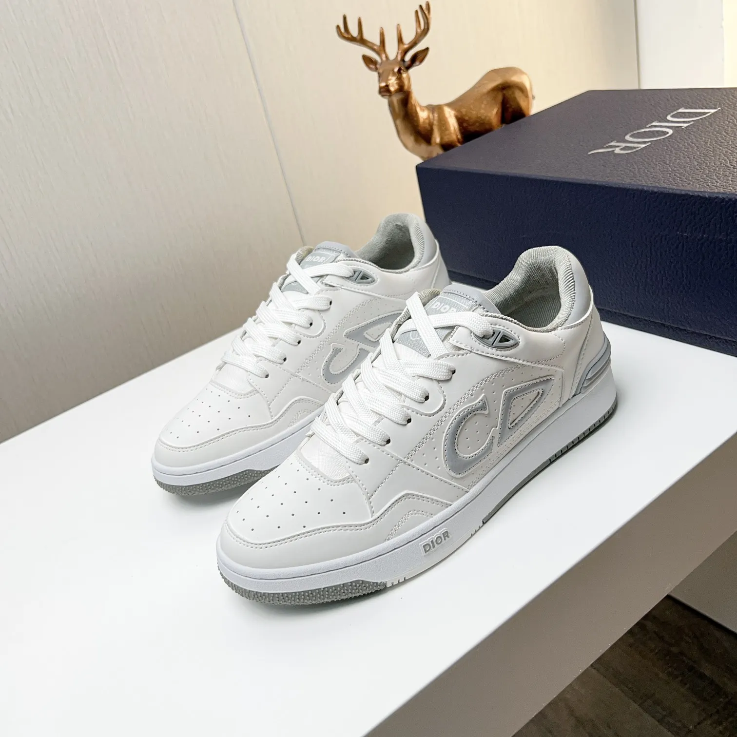 Men's Men's Shoes 💰420 [New Style] 🦩🦩Dior - Low-top sneakers 2025 spring men's collection new arrivals [Celebrate][Celebrate][Celebrate], reinterpret the basketball shoe design and become a classic Dior item [strong][strong][strong], carefully crafted in black and cream white smooth cowhide, paired with beige suede, showing leather on the side The CD logo, tongue, sole and back side are decorated with various distinctive details to enhance the style[666][666], while eyelet details, topstitching and rubber panels highlight the dynamic charm of its athletic style[strong][strong][strong]. It has a two-color rubber sole, which can be matched with various clothing to create a refined look. Size: 38 to 44 (45 can be customized